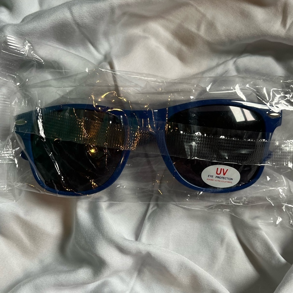 NWT Blue Bud Light UV Protection Sunglasses